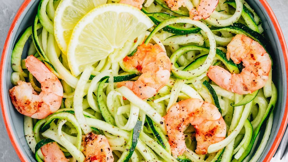 Cytrynowe krewetki z makaronem z cukinii